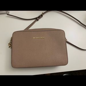 Michael Kors Bags - Beautiful pink purse Michael Kors Bags - Beautiful pink purse